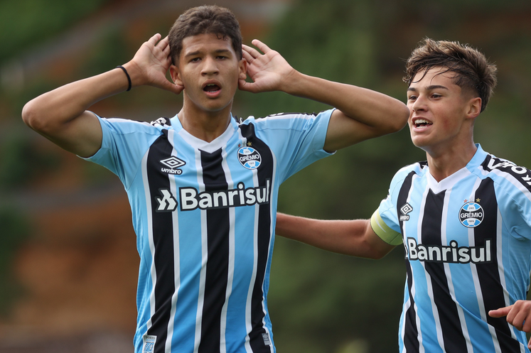 包含尼斯主场力挫对手晋级次轮的词条