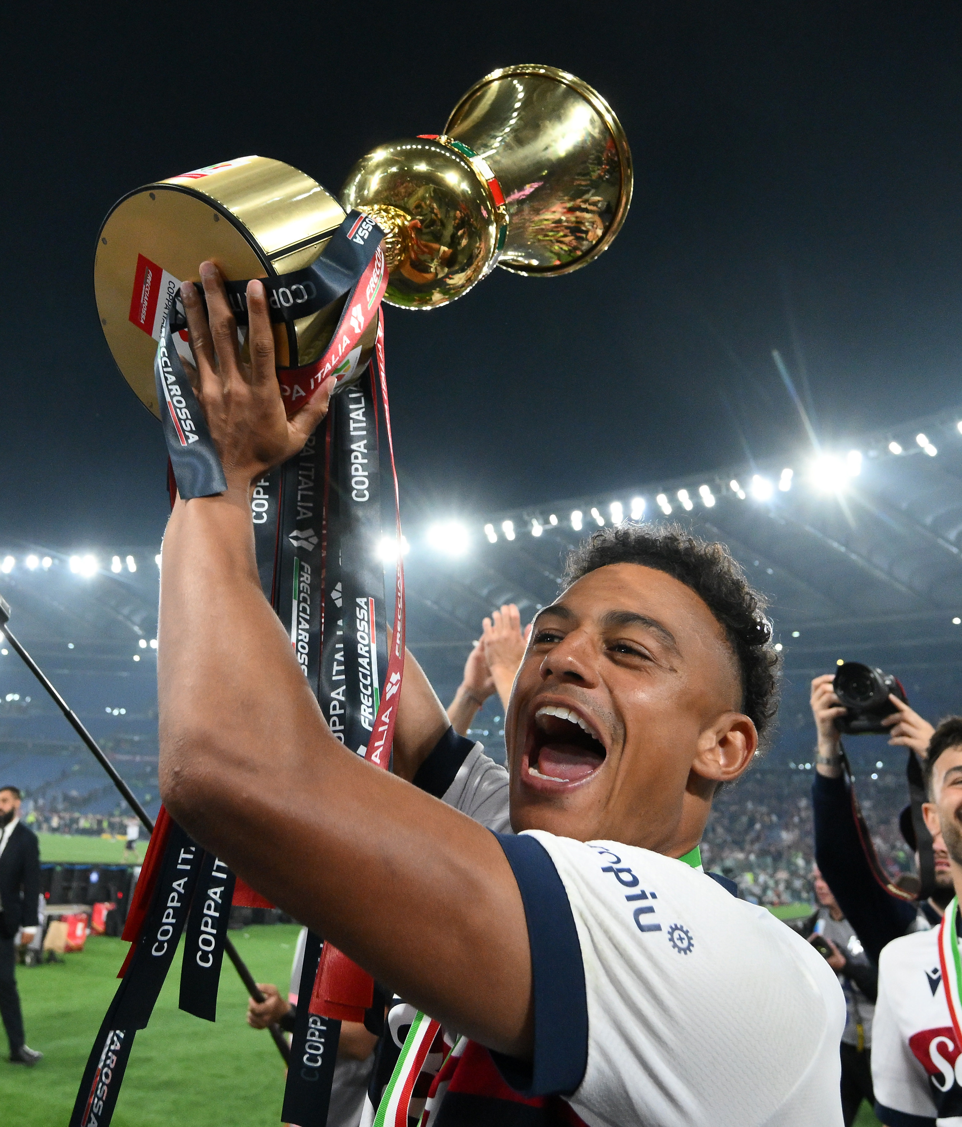 意大利主帅赞扬球员表现，力争进军决赛