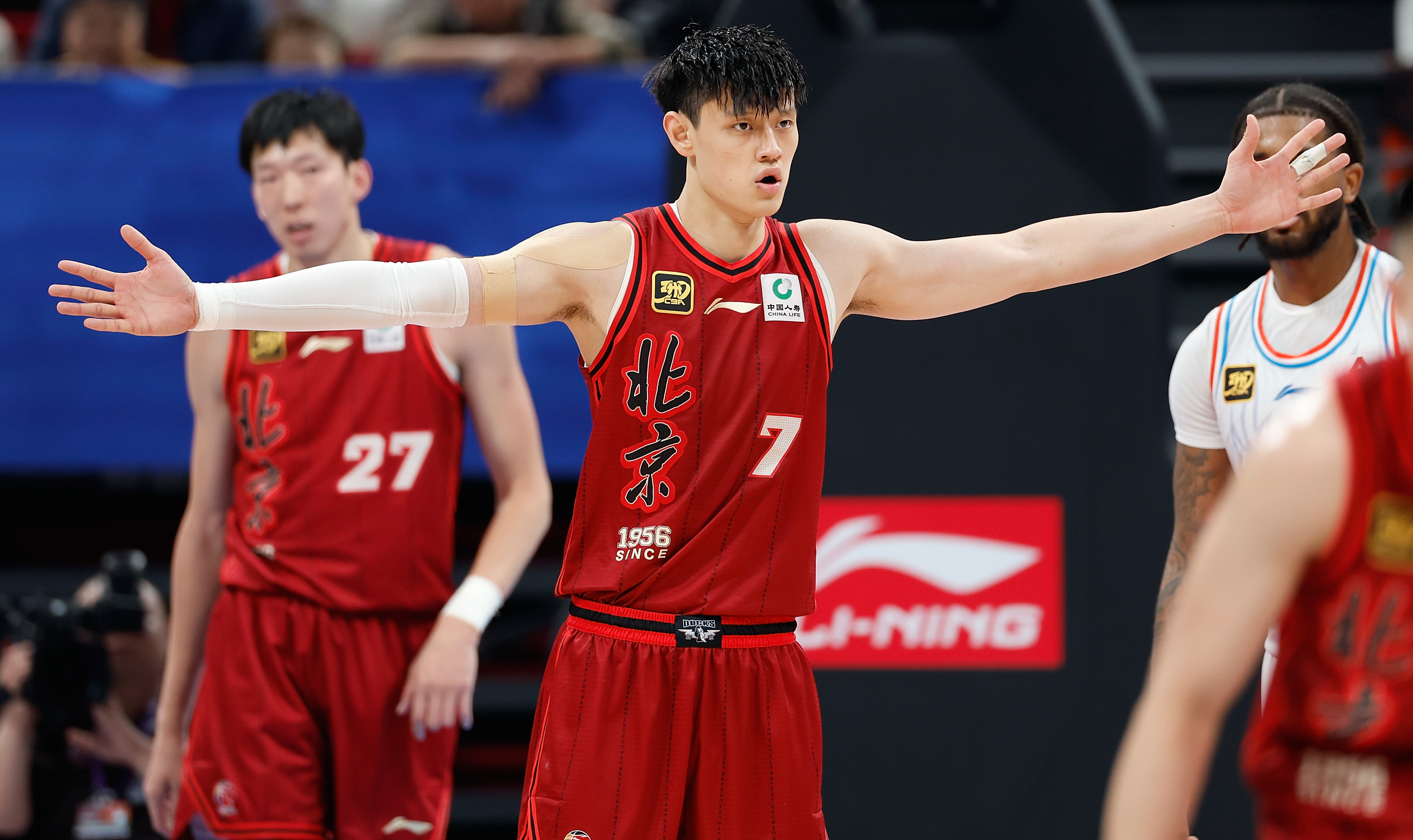 关于快船轻取山东队，周琦点燃赛场的信息