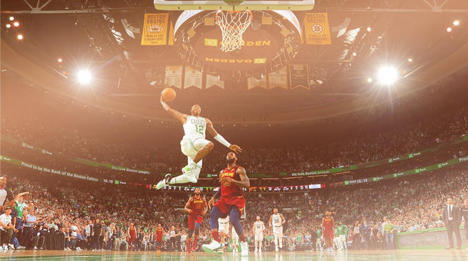 广东队力克凯尔特人,詹姆斯统治全场的简单介绍 广东队力克凯尔特人,詹姆斯统治全场的简单介绍