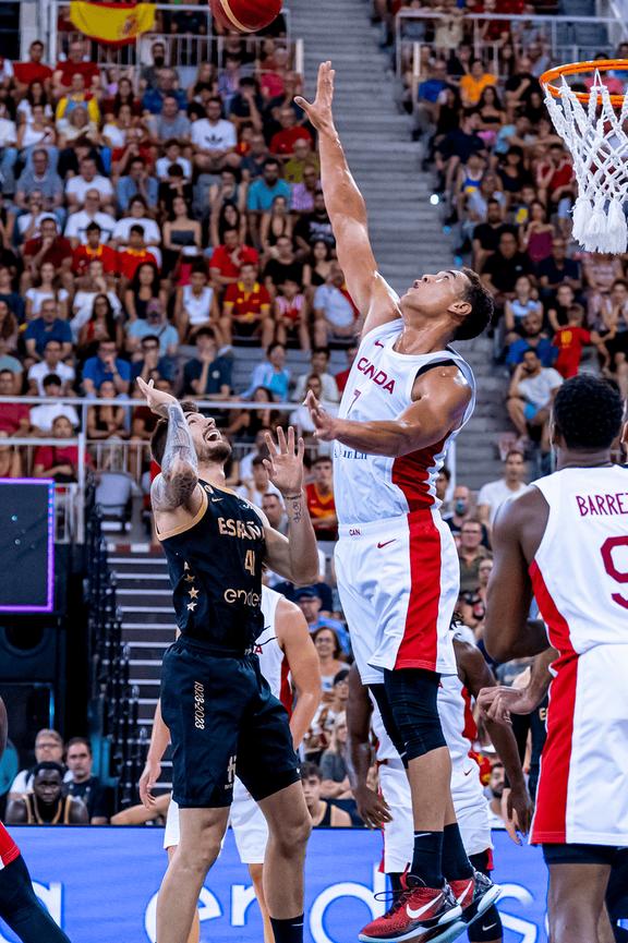 加拿大队在友谊赛中遭受失败 加拿大队在友谊赛中遭受失败