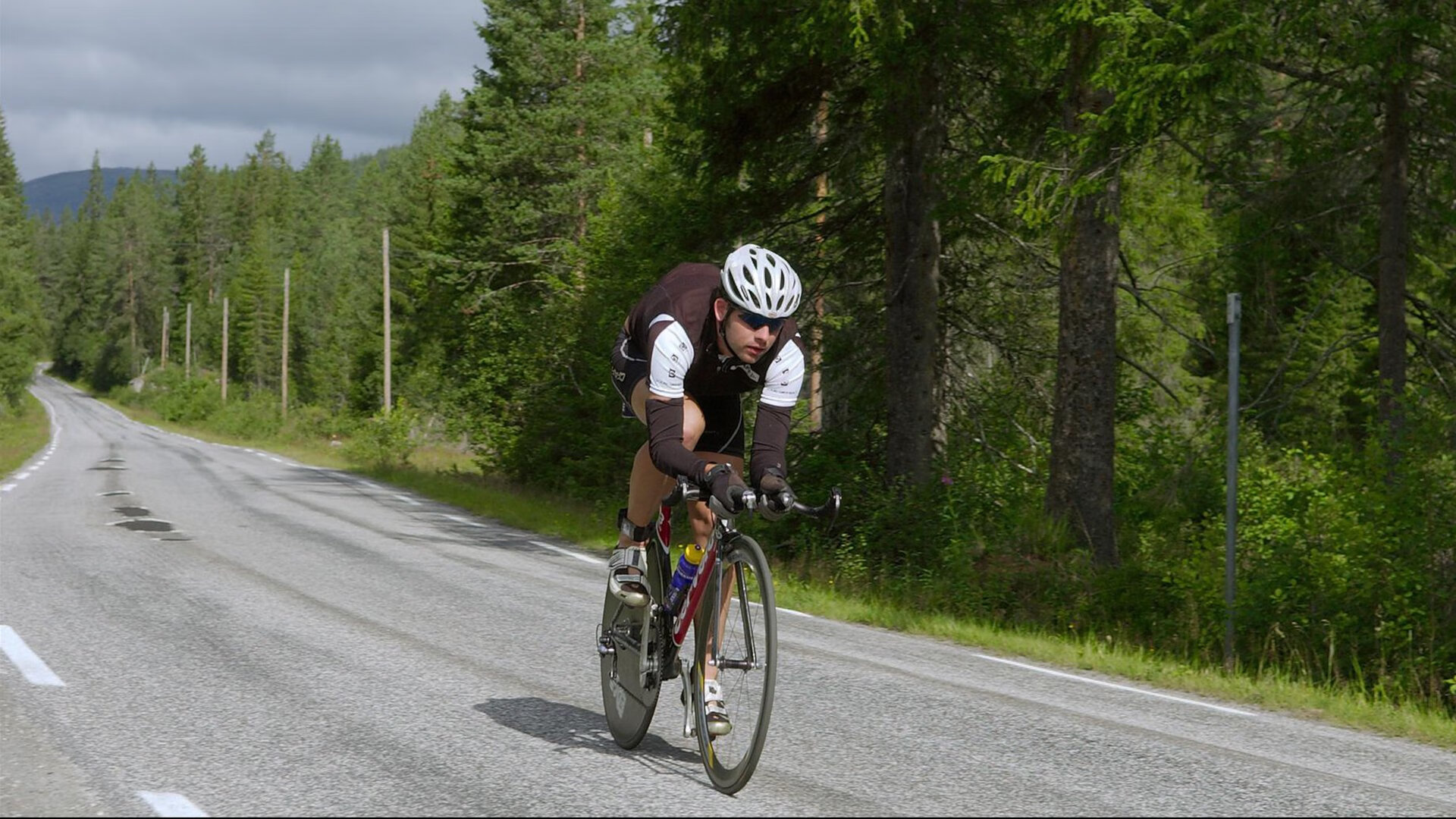 赛道与球场的交响,森林狼爆冷火箭,武切维奇在F1年度争冠中接管比赛的双重启示